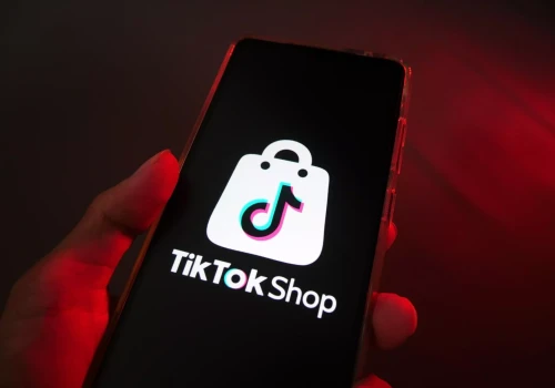 Jak pożar samochodu wywołał viralową sprzedaż? TikTok napędza social commerce