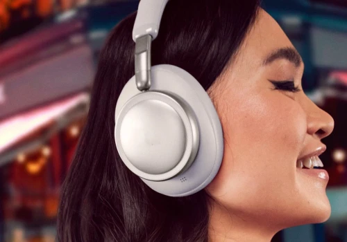 Słuchawki JBL Live 780NC z LDAC i ANC taniej o 170 zł. Dopasują dźwięk pod gust
