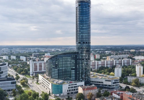 Najsłynniejszy wieżowiec Wrocławia ma nową funkcję. Biura zamienili na hotel z 208 pokojami