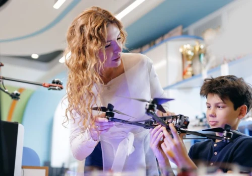 Obsługa dronów trafi do szkół. Szef MON: To fundamentalnie konieczne