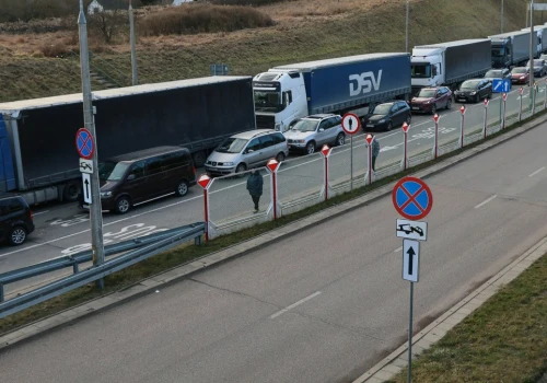 Obowiązkowa rezerwacja i opłata za przekroczenie granicy. Nowy projekt rządu