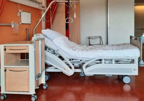 Nowa praca Dawida Kacprzyka po aferze w Szpitalu Południowym. Media podają, gdzie teraz przyjmuje