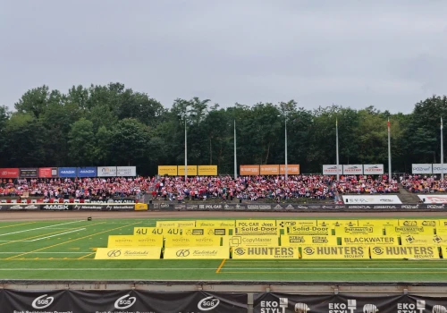 Żużel. Najazd fanów Polonii na Poznań! Zajęli… całą prostą! (FOTO)