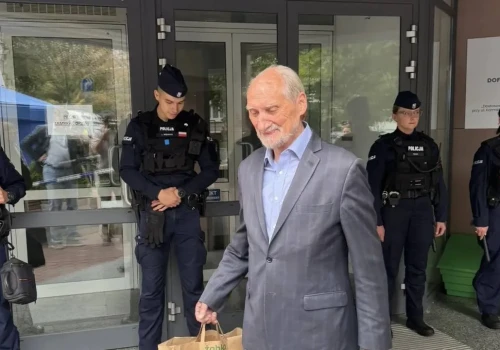 Akademia Wymiaru Sprawiedliwości jak twierdza. Nie pozwolono dostarczyć jedzenia i leków poseł Kurowskiej