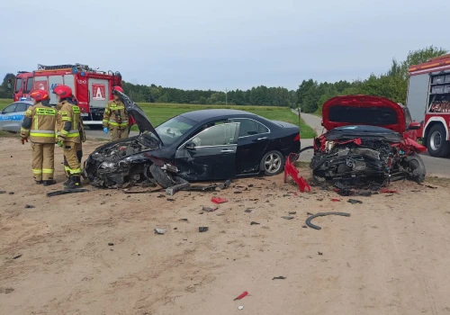 Zderzenie Hondy i SsangYonga w Sarnach. Dwóch kierowców trafiło do szpitala