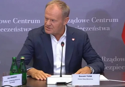 Rosyjskie drony zaatakowały przy polskiej granicy. Tusk ostrzega: eskalacja może objąć terytorium Polski