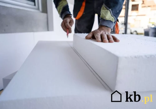 Zostawiliśmy grafitowy i biały styropian na pełnym słońcu. Potem zmierzyliśmy temperaturę
