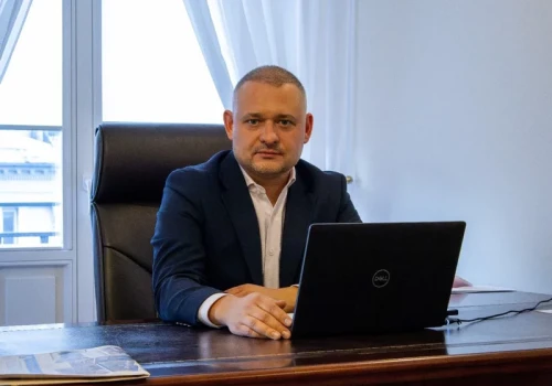 Posłowie PiS popędzają marszałka Sejmu. Alarmują ws. łapówek i polityka zawieszonego w KO