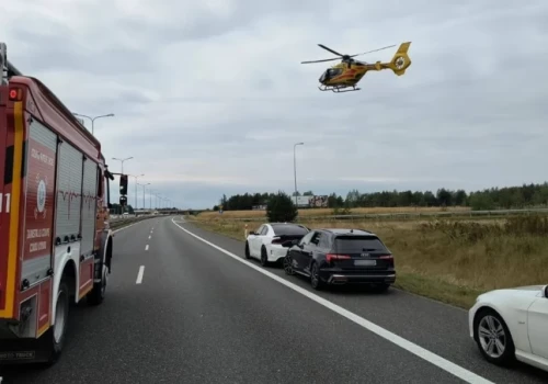 Groźny wypadek na S8 pod Wrocławiem. Na miejsce wezwano śmigłowiec LPR