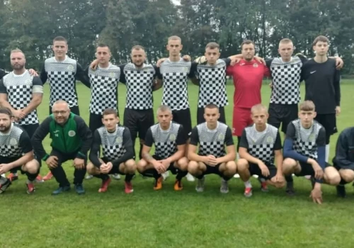 Polonia goni lidera, Sparta w tarapatach. Na boiskach niższych lig aż wrzało