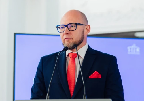 Polskim samochodem elektrycznym zajmie się nowy minister. 