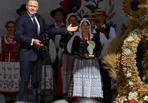 Nawrocki na dożynkach, europoseł żądał reakcji prezydenta. „Głupio mi trochę, ale to przeoczyłem”