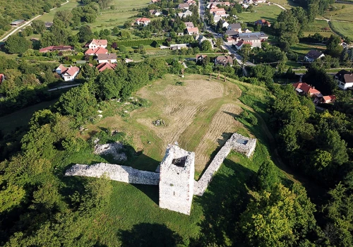 Tajemniczy szyb na terenie średniowiecznego zamku. Archeolodzy nie wiedzą, do czego służył