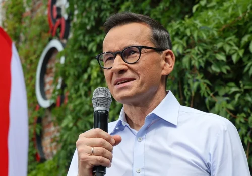 Smartfony odpowiadają za kryzys dzietności? Morawiecki chce działania państwa