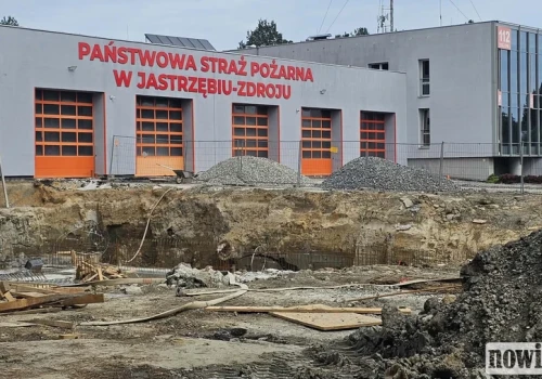 Przed siedzibą straży pożarnej powstaje miejsce schronienia dla 250 ludzi