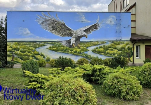Orzeł rozpostarł skrzydła nad Wisłą i Narwią. Wyjątkowy mural powstał na SP7 w Nowym Dworze