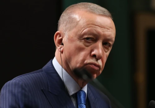 Zamglona „tęcza” nad Bosforem. Erdogan, chce chronić rodziny przed ideologią LGBT