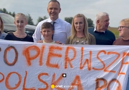 Karol Nawrocki zobaczył ludzi z transparentem. Nie wahał się ani chwili
