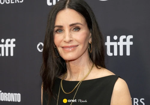 Courteney Cox powraca na czerwony dywan jako reżyserka. Tak się zaprezentowała
