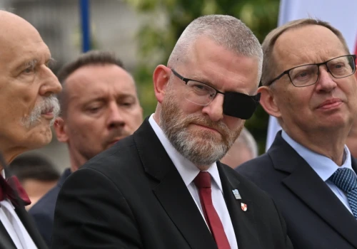 Skrót programu KKP. Służba zdrowia, deficyt, podatki, emerytury oraz wojsko i policja