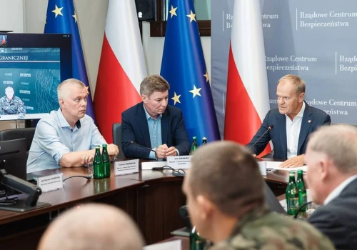Minister Tomasz Siemoniak po specjalnej naradzie: Wojsko w pełnej gotowości
