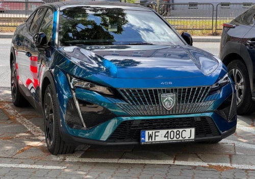 Elektryk po 3 latach traci ponad 50% wartości, benzyna zdecydowanie wygrywa przy odsprzedaży. Nowy raport