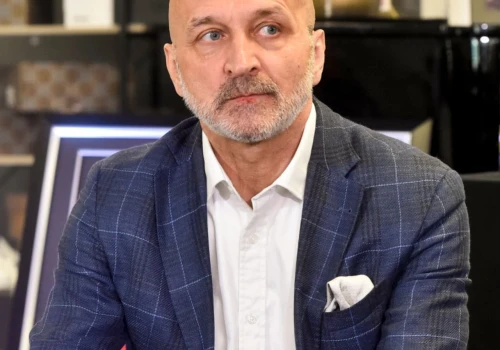 Kazimierz Marcinkiewicz lata temu był jedną z popularniejszych osób w Polsce. Obecnie jego życie wygląda zupełnie inaczej