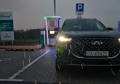 CHERY depcze po piętach liderowi PHEV w Polsce. TIGGO 7, 8 i 9 w czołówce swoich segmentów