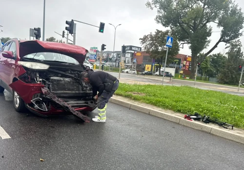 Poranna kolizja na ul. Pstrowskiego w Olsztynie. Policja apeluje o zachowanie ostrożności