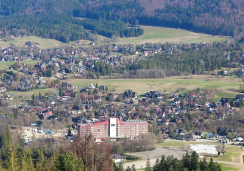 Ogromne termy rosną w oczach. 47 000 m kw. gorących basenów obok słynnego hotelu