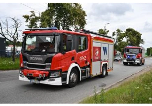 Dostawczak wpadł do rowu na zakopiance. Trzy osoby zostały ranne