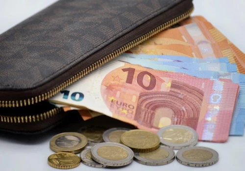 Francja szuka 30 mld euro oszczędności w budżecie 2027