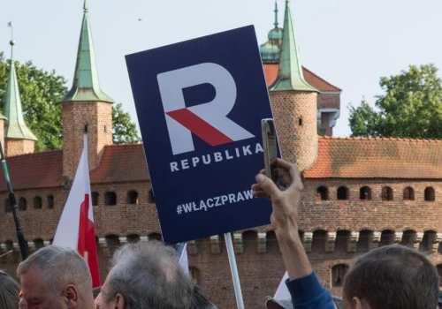 TV Republika wpadła we własne sidła. Udana zbiórka na koncesję podstawą jej odebrania?