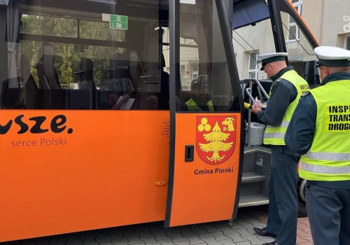 279 kontroli szkolnych autobusów. Inspektorzy zatrzymali 16 dowodów rejestracyjnych