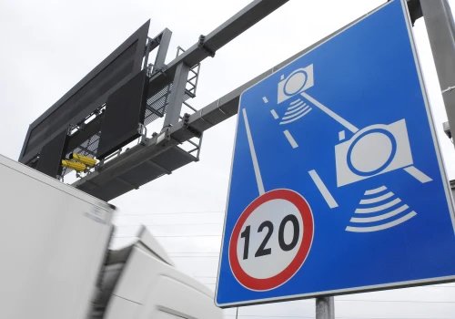 Odcinkowe pomiary prędkości wreszcie z podanym limitem? Jest szansa, ale…