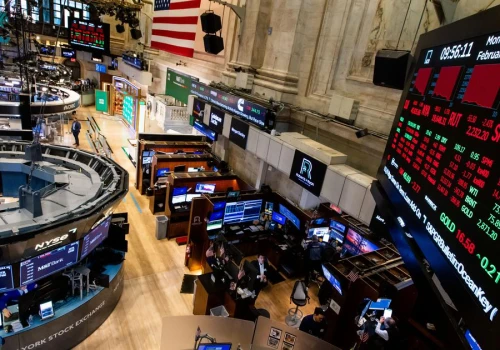 Przed sesją na Wall Street. Rynki pod presją AI i drożejącej ropy. Fed w centrum uwagi