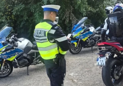 Kierowcy jednośladów i hulajnóg na celowniku policji. Setki wykroczeń, 28 osób pod wpływem
