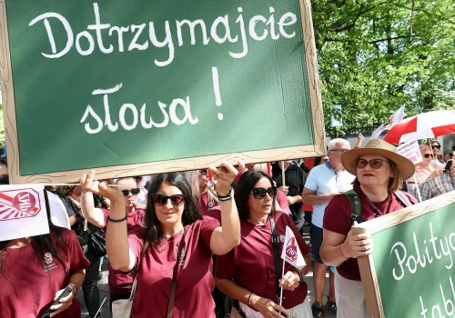Spór o pensje nauczycieli. Taką podwyżkę dostaną. Domagają się większej