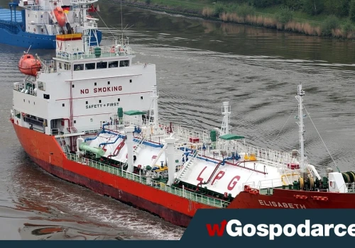 Skroplony gaz z Rosji ciągle trafia do Unii