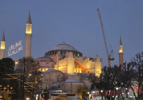 Hagia Sophia w Stambule: Perła Bizancjum i osmańskiego dziedzictwa