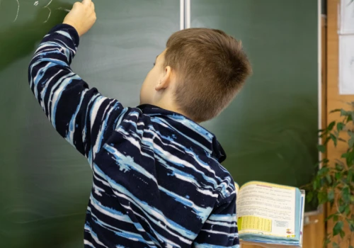 Luka w finansowaniu oświaty sięga miliardów. Samorządy płacą z własnej kieszeni