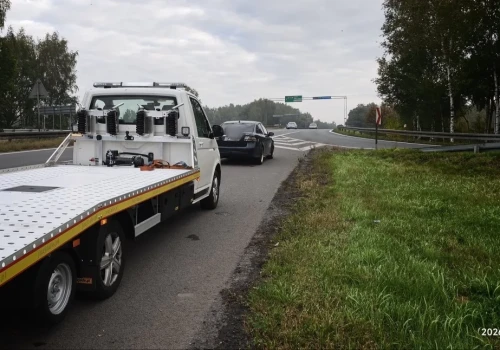 Niedzielna kolizja na S1 w Mysłowicach. Dwa auta zderzyły się przy zjeździe na A4