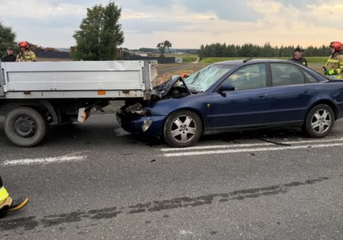 Czarna seria na wylotówkach z Łomży. Szpital, rozbite auta i paraliż przed węzłem