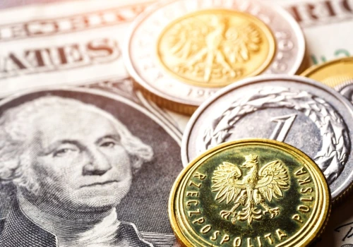 Trudny poniedziałek dla złotego. Dolar i euro wyraźnie drożeją