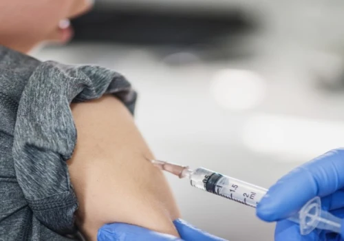 Nowy Sącz przed sezonem infekcji. Ruszają szczepienia przeciw grypie i COVID-19