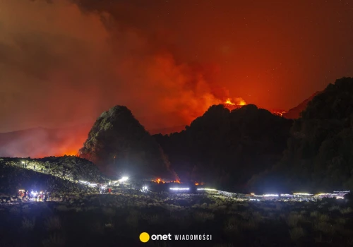 Wulkan Etna znowu jest aktywny. Odwołane loty, MSZ ostrzega turystów