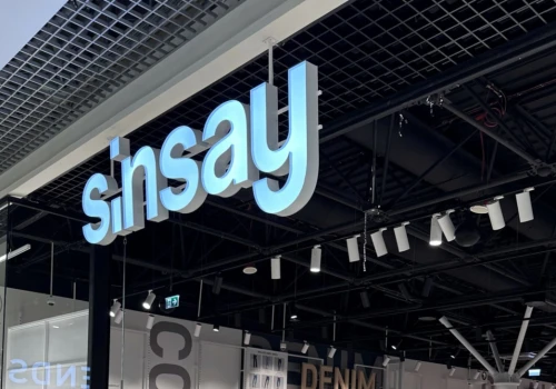 Sinsay dolicza dodatkową opłatę do części produktów. Sprawdzamy, za co trzeba zapłacić więcej