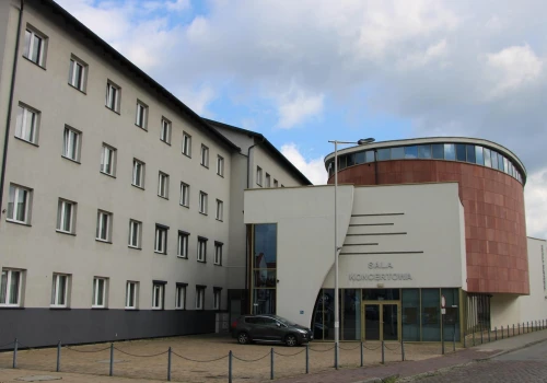 Odszkodowanie dla zwolnionych pracowników szkoły muzycznej