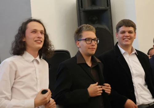 Orwell, Pink Floyd i brutalne oblicze polityki. Premiera filmu uczniów Polskiego Gimnazjum