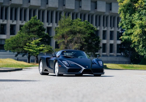 Matowe Ferrari Enzo po renowacji. Samochód zamówiła rodzina sułtana Brunei